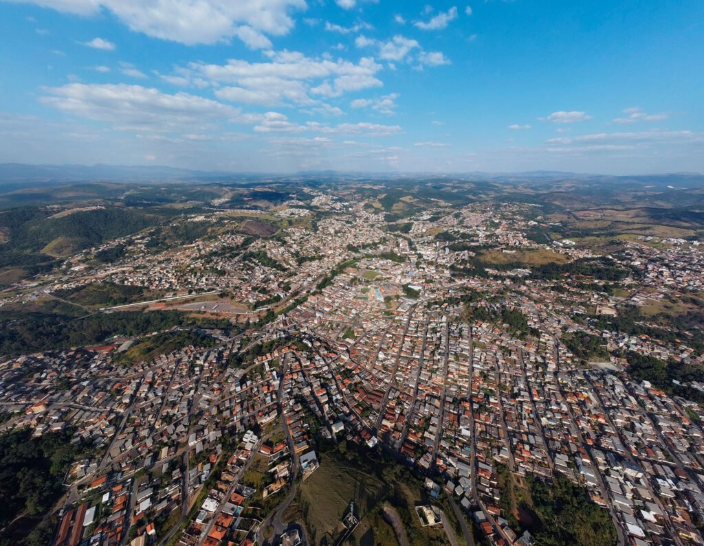 Vista aérea de Itabirito, grande hub de inovação do Valin, principal ecossistema de inovação do interior de Minas Gerais
